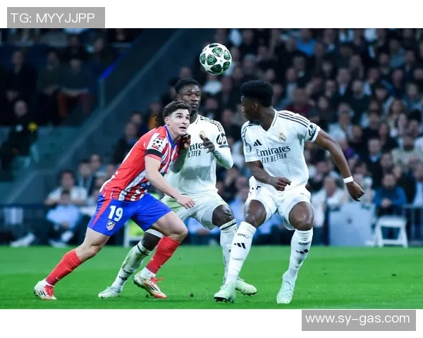 国王杯激战曼联险胜切尔西点球大战引发争议与热议