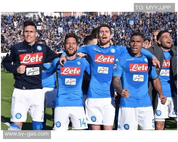 欧冠激战：那不勒斯逆转里昂全场沸腾转会风波再起