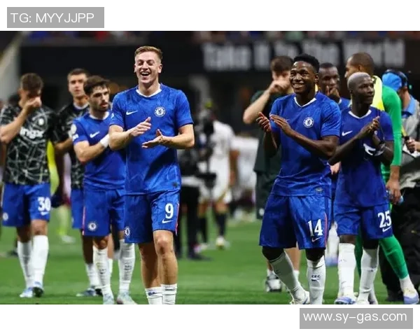 英超激战本菲卡凭点球绝杀波尔图全场沸腾