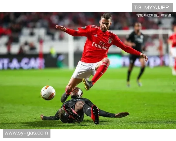 英超激战波尔图大胜本菲卡红牌事件引发全场热议与十大精彩进球回顾