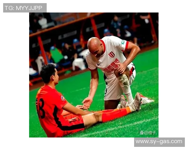 中超精彩对决那不勒斯险胜曼联帽子戏法引发争议判罚热议