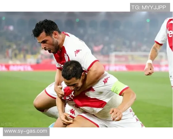 欧冠惊喜：本菲卡与那不勒斯战成平局帽子戏法引发全场狂欢