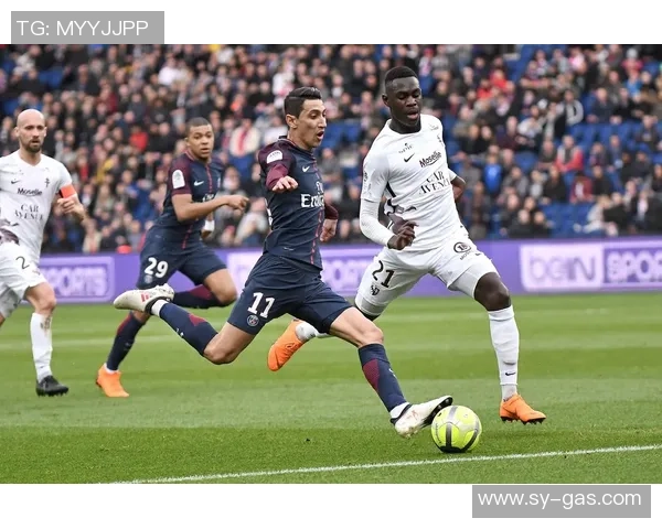 中超精彩对决曼联大胜巴黎圣日耳曼补时进球点燃全场激情 中超精彩对决曼联大胜巴黎圣日耳曼补时进球点燃全场激情