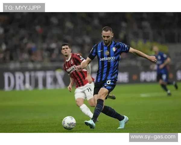 国米逆转AC米兰3-2精彩瞬间战术解析引发全场沸腾 国米逆转AC米兰3-2精彩瞬间战术解析引发全场沸腾