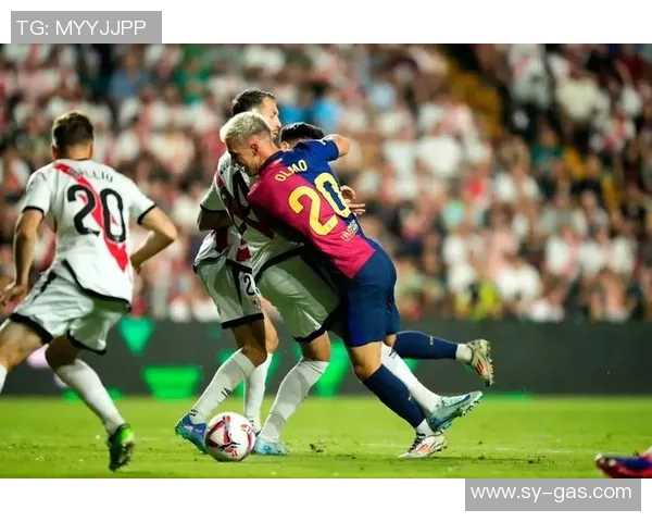 西甲激战：那不勒斯险胜曼联红牌事件引发全场热议与战术分析